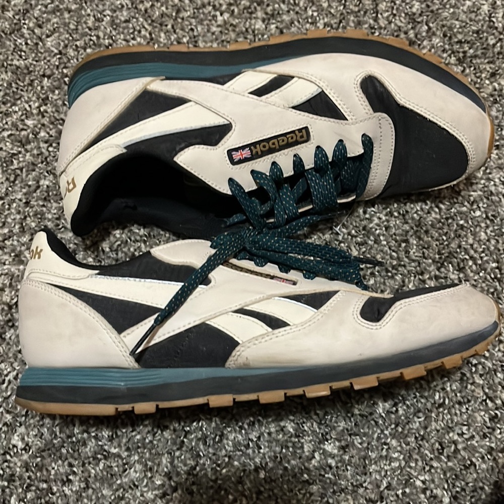 Reebok sneakers - size 10. - Picture 2 of 6
